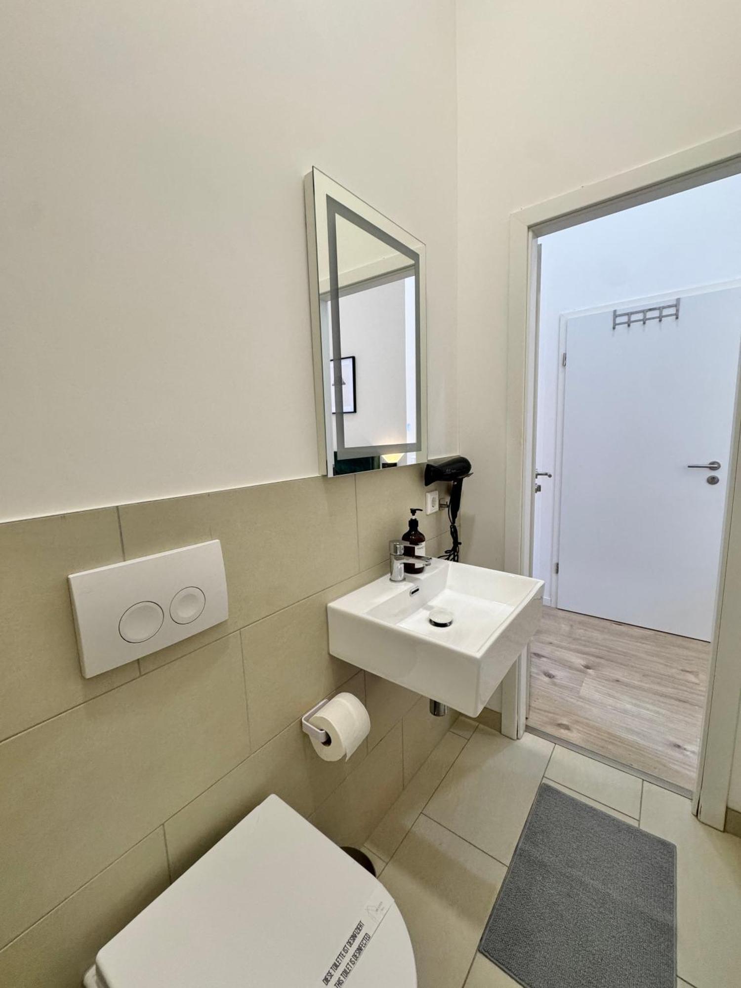 Heaven Homes - Doppelzimmer Mit Eigenem Bad Düsseldorf Esterno foto